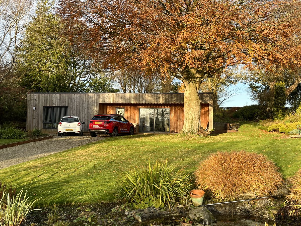 jmooney501's tweet photo. A garden home and a beautiful day to be tending the beds around it #GardeningTwitter #garden https://t.co/TL6ewYWD6m