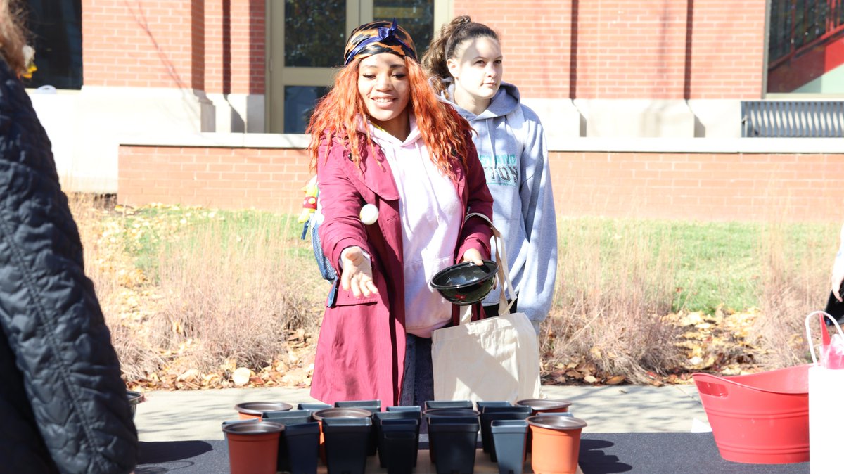wkuogden's tweet image. We couldn&apos;t help but notice the smiles on your faces (and some game faces too!) while playing our &quot;Plant the Seeds in the Flower Pot&quot; game at Hope on the Hill today! 
#WKU
