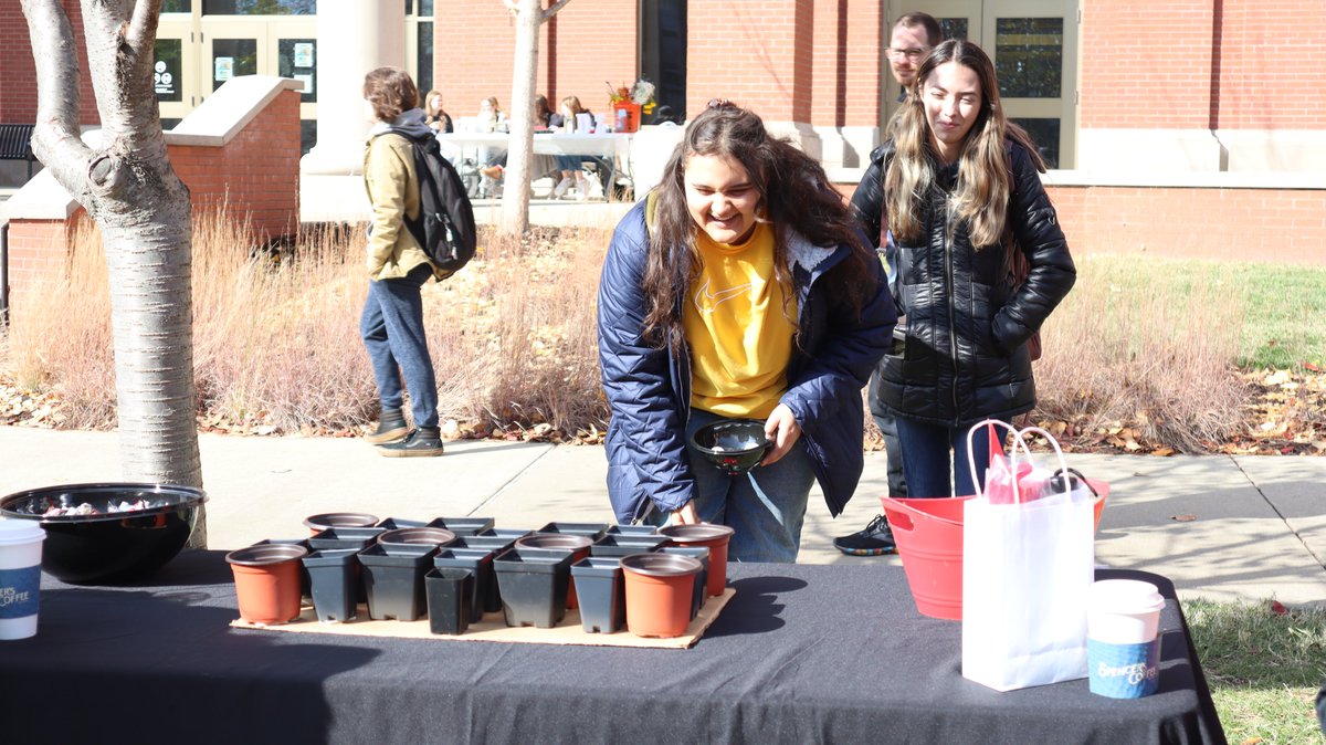 wkuogden's tweet image. We couldn&apos;t help but notice the smiles on your faces (and some game faces too!) while playing our &quot;Plant the Seeds in the Flower Pot&quot; game at Hope on the Hill today! 
#WKU