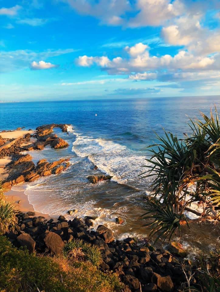Tee_lishh's tweet photo. How lucky are we to live so close to a place so beautiful!

So glad that it’s warming up again, mornings at Snapper and Point Danger are just incredible 🥰 can’t wait to start doing this again #PointDanger #SnapperRocks #GoldCoast https://t.co/uZAtimILCJ