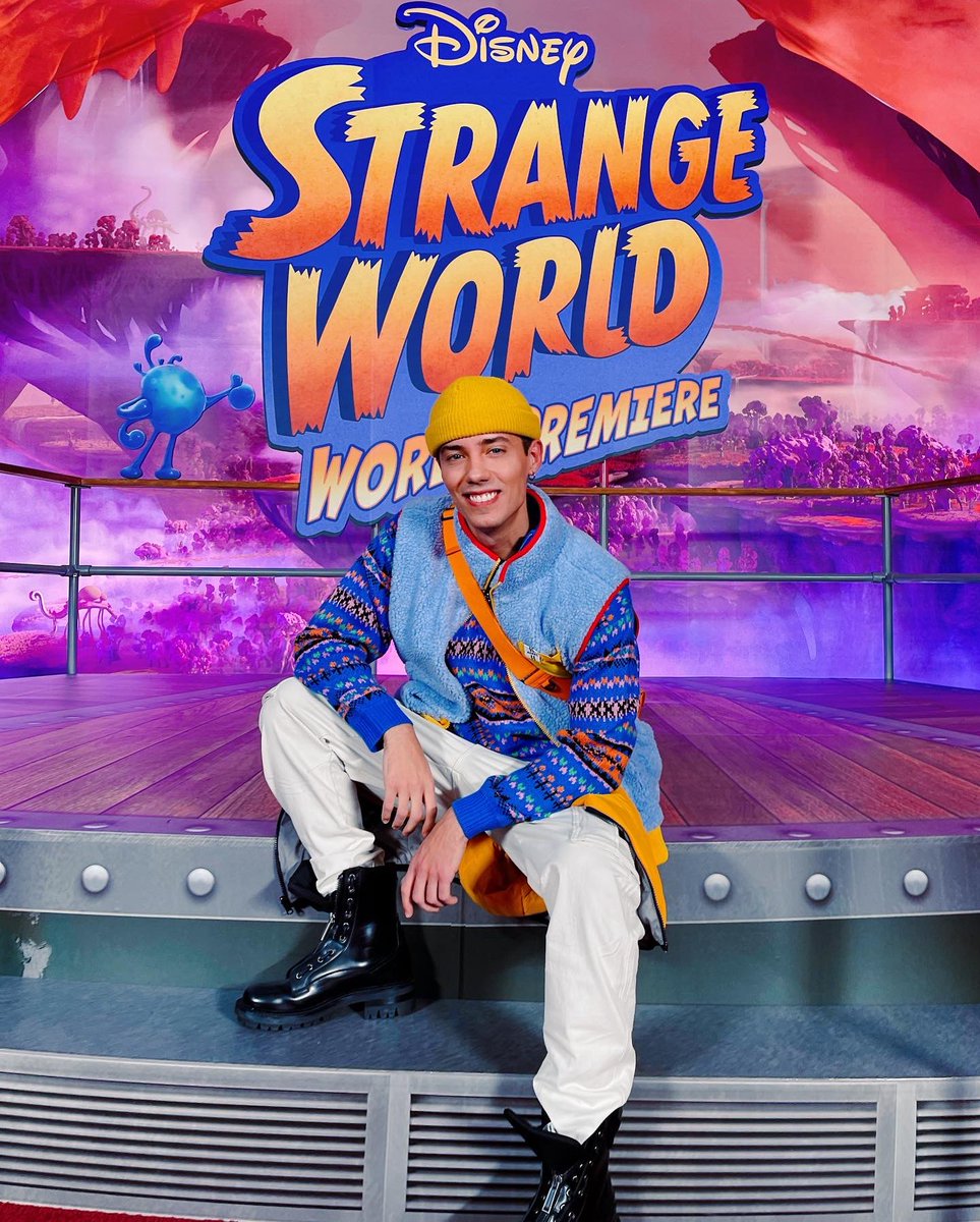 IamLeroySanchez's tweet image. Que pasada de peli de verdad #MundoExtrano @DisneySpain Nov 25 (Y la nueva intro de @Disney 😱 pelos de punta!)