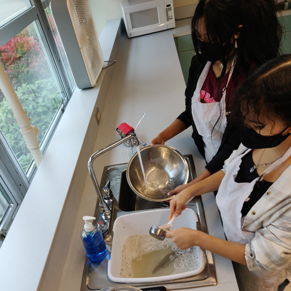 Learning to make cinnamon bread @DimmittMS is a delicious enough lesson several other teachers stopped by to offer their help 'grading' the assignments