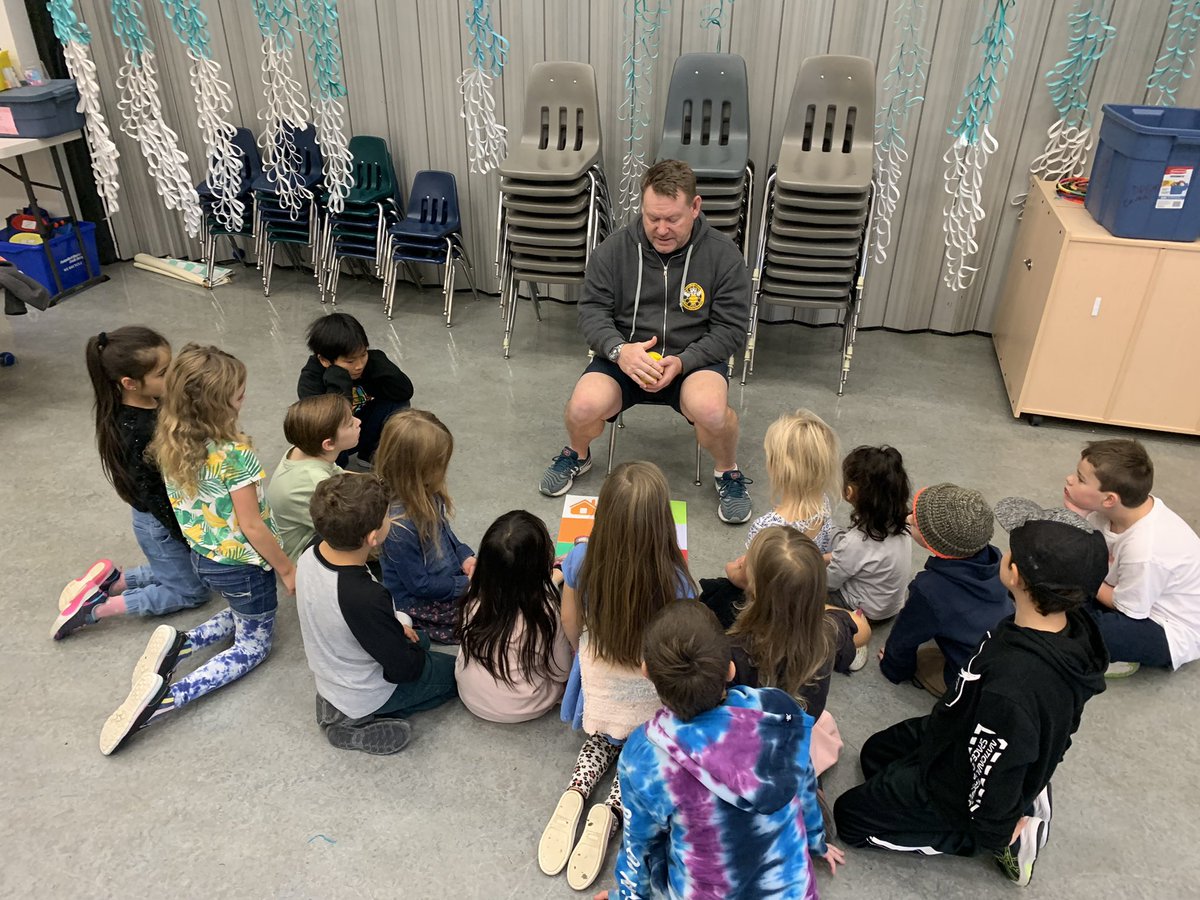 brayden_gordon's tweet photo. Grateful to have Greg Lewis from the @SD69Qualicum Teaching & Learning Team helping K-3 with the basics of coding #engagement #coding #itsjustfun https://t.co/SZgxyGWqZL