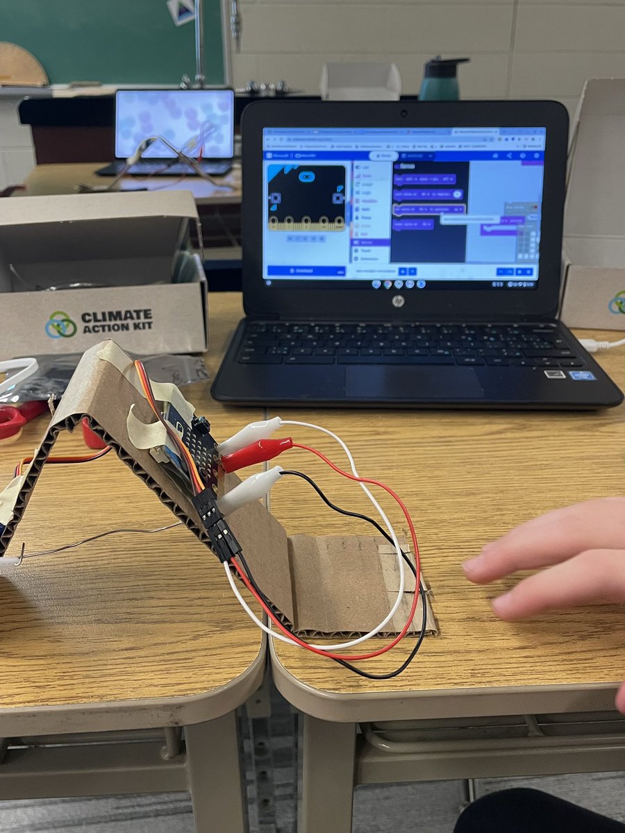 Busy few days for <a href="/SaundersOne/">Saunders Secondary</a> STEM students. Dissecting owl pellets and exploring coding with #microbits