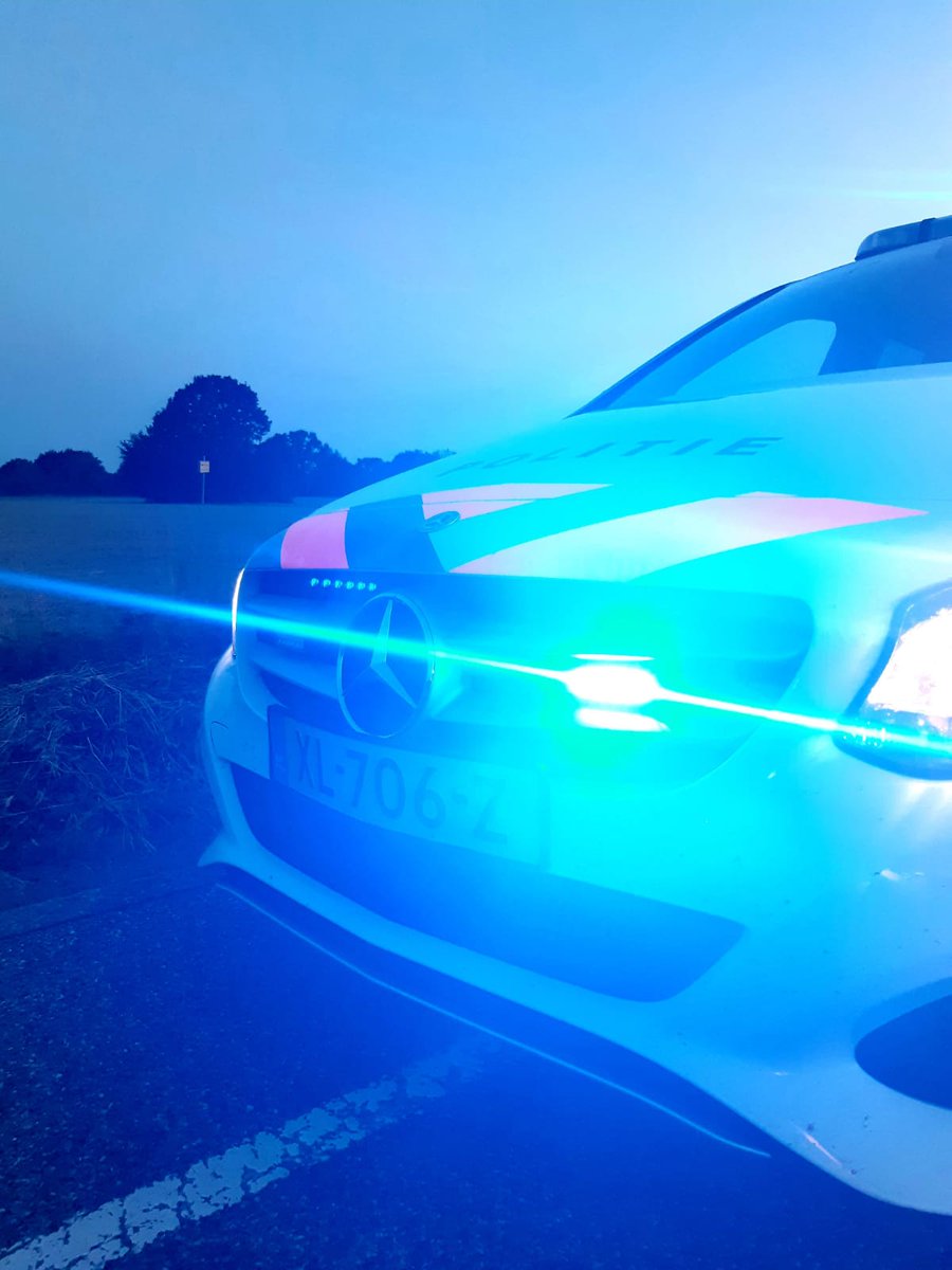 Op de Kastanjeweg in #Uden kwam een melding van een schietincident. Agenten wisten al snel een verdachte aan te houden. We doen onderzoek.