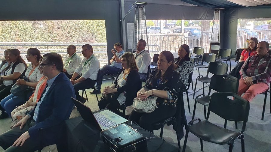 SENDANuble's tweet photo. 🏗 Direct. Reg.(S) #LuisaContreras en cierre Programa Trabajar Con Calidad de Vida de #SanCarlos. Prevenir el consumo de alcohol y otras drogas, al interior de organizaciones laborales, #Copelec #VidrieríaLavenco,#ArroceraStaMarta #ComercialMulticentro #MasComunidadMasPrevención https://t.co/MRBS4cZvQM