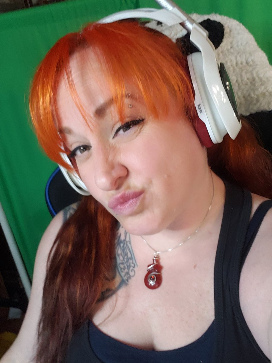 KaTapillars_Art's tweet photo. I'm #live on #trovo!! Get over here and smack my boxes!! Happy Hump day loves!! I hope your day is kick ass!!
#nationfam #Grounded #myhumans #inspire https://t.co/TWQTVRZfTg
