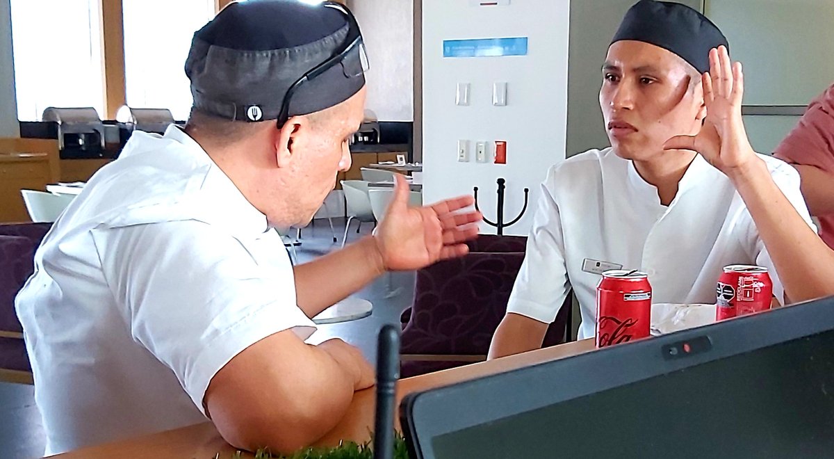 EliudSantibanez's tweet photo. Guerreros incansables, dignos de reconocer. Siempre dispuestos. Gracias por su compromiso! Feliz día del #Steward #ficuc #fiestainn #cancun #reconocimiento #cocina #hotelería #equiposdealtorendimiento @GPTW_Mexico @fiestainn @PosadasCareers @CarinaPoot https://t.co/ZhZWROzWgV