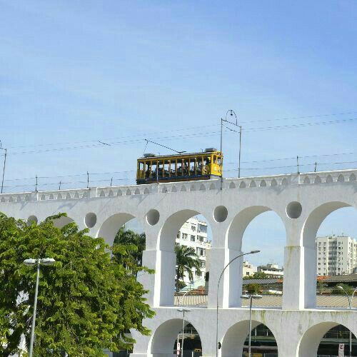 photos_rio's tweet photo. the tram passing over the arches of Lapa #RiodeJaneiro #RIO #RJ #carioca #lapa #traim #Brazil https://t.co/QqYzSTgrGh
