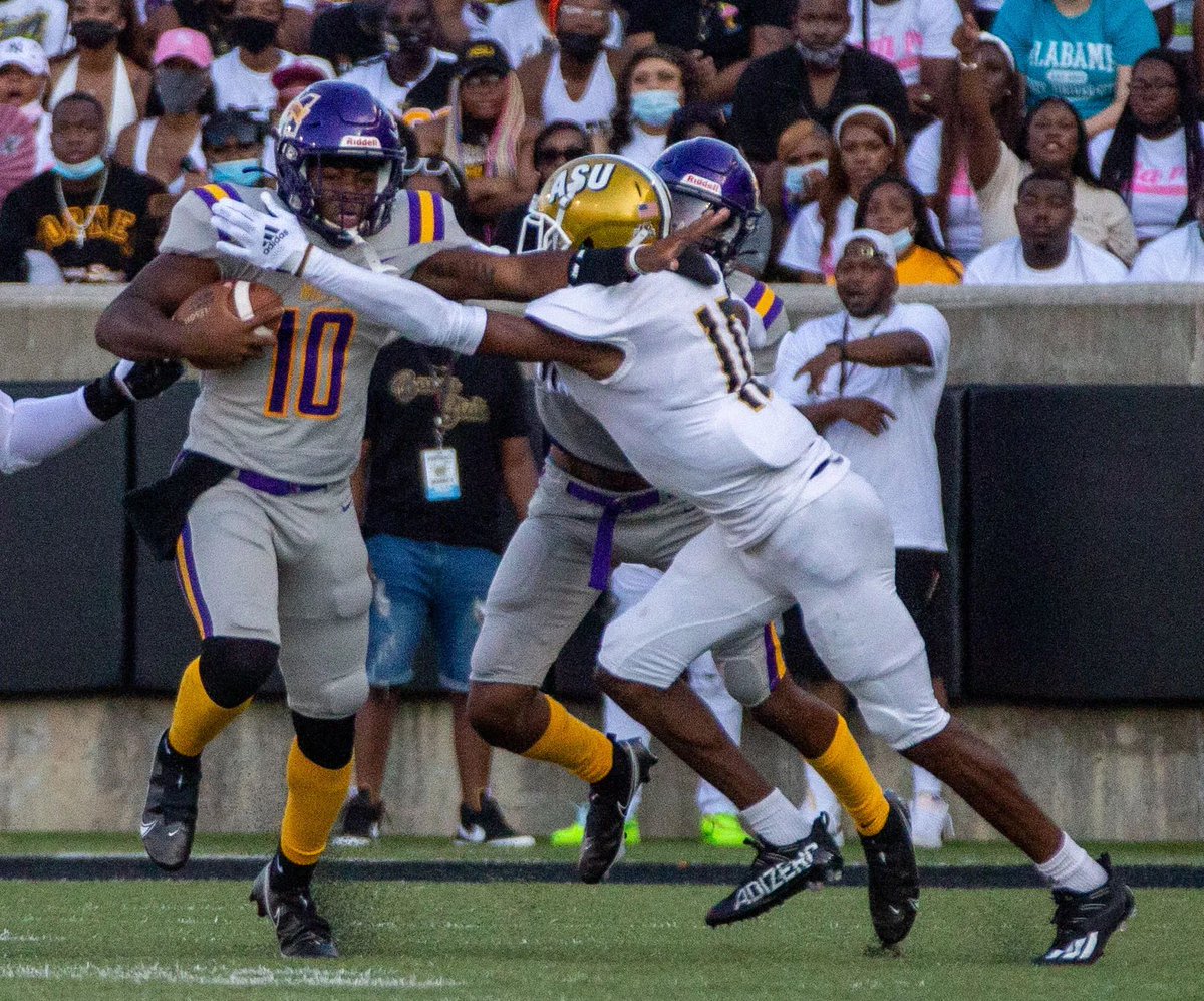 After a great conversation with <a href="/RonaldMckinnon/">Ronald Mckinnon</a> I am blessed to receive an offer from Miles college🟣🟡<a href="/Coach_Sam_Shade/">Coach Sam Shade</a> <a href="/NavendraWoods/">Navendra Woods</a> <a href="/RecruitHuntsvi1/">Recruit Huntsville Football</a> <a href="/CoachJLBailey/">Joshua Bailey</a>