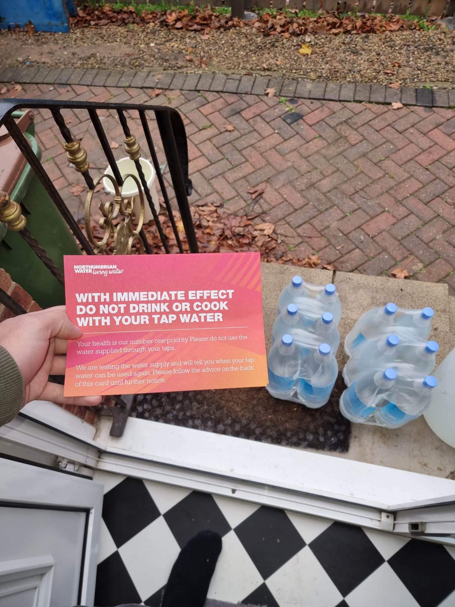 Rube_97's tweet photo. @nwater_care I am struggling to understand why 48 hours ago I rang and your technician told me my water was safe to drink and now, despite persistently contacting you for answers, this has been posted through my door. Unacceptable, poor service and jeopardising people's health ! https://t.co/cgnHQj7aRg
