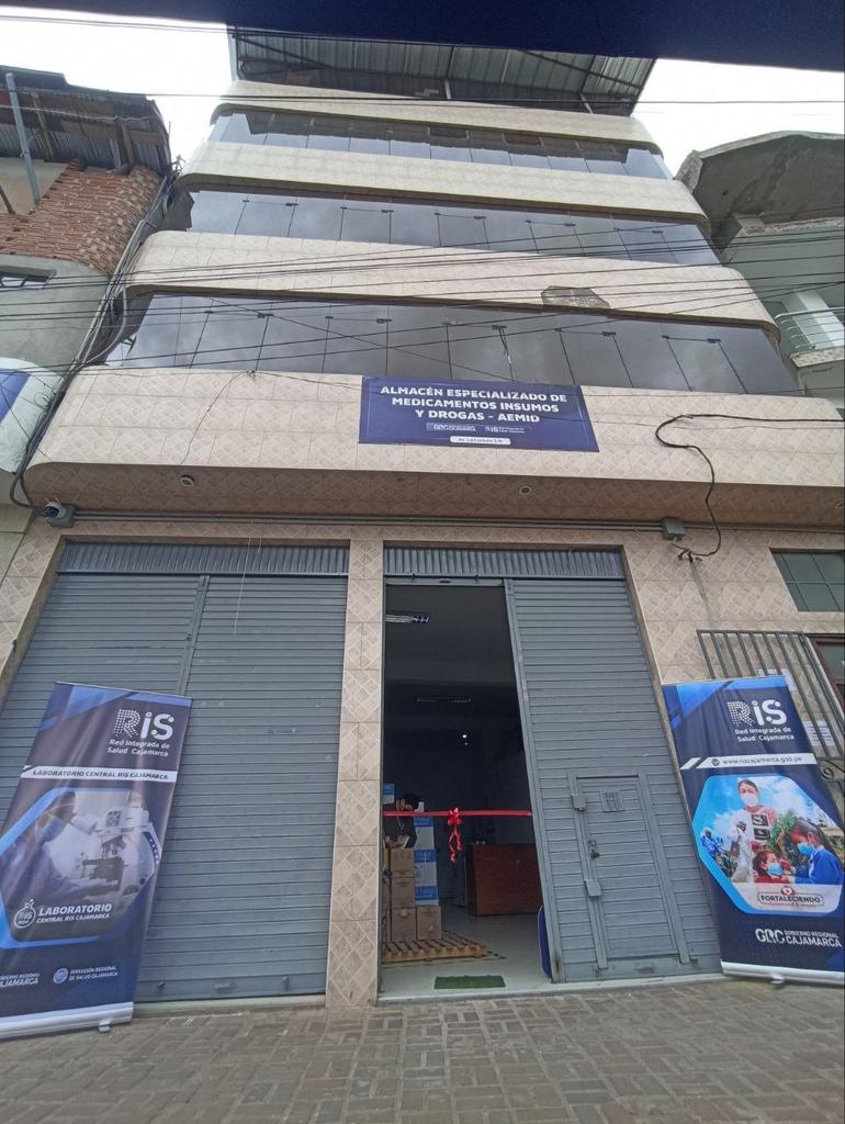 emundaca's tweet photo. El abastecimiento de medicamentos juega un rol importante en la provisión de servicios de salud de calidad, por ello, requiere que su gestión sea eficaz y eficiente, para lograrlo, inauguramos el almacén especializado de medicamentos,insumos y drogas de @RISCajamarca
@Minsa_Peru https://t.co/hpy2X1D0jO