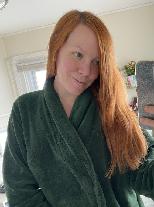 My bf trimmed my hair today and he always does such a great job. ❤️ https://t.co/wUtCbCfegY<a href="/tag/swole"class="tags"><span>#swole</span></a>