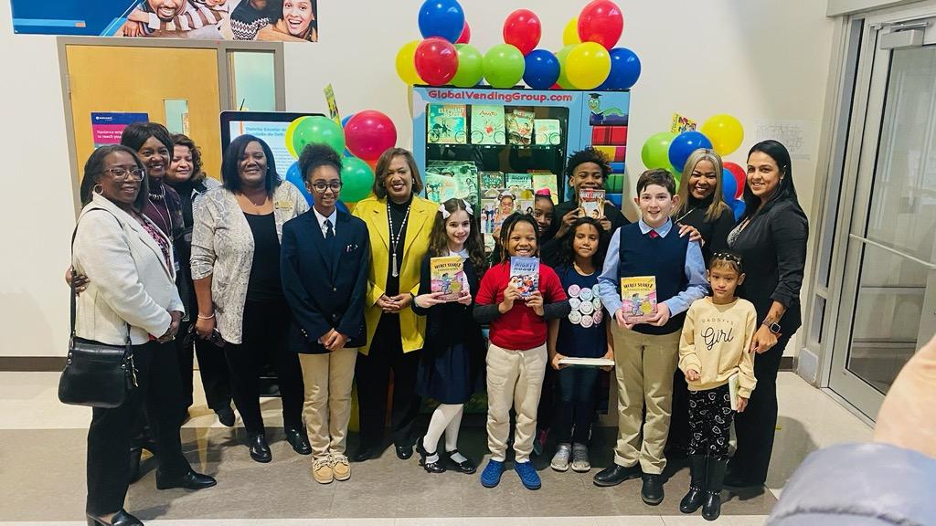 dcsdfamilyenga1's tweet photo. On November 15, 2022, @nancy_pritchett and the Department of Family and Community Empowerment hosted the Ribbon Cutting of the IMPACT (INCHY) Bookworm Vending Machine. Our goal is to promote literacy and excite students to read. @DeKalbSchools #BookwormMachine https://t.co/WDiqIzJVzh