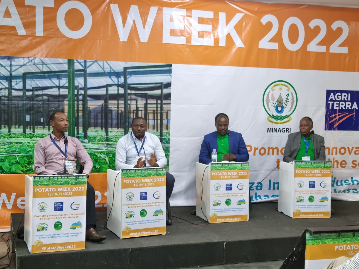 AgriterraRwanda's tweet photo. Participants from @Agriterra, @ImbaragaO, @spf_ikigega, and @isabu_officiel were among the panel on "transborder trade", which conveyed interesting ideas on the role of each of Rwanda's neighboring countries to bring about safe and systematic potato trading.
#potatoweek 2022 https://t.co/6Ltydfqaxu