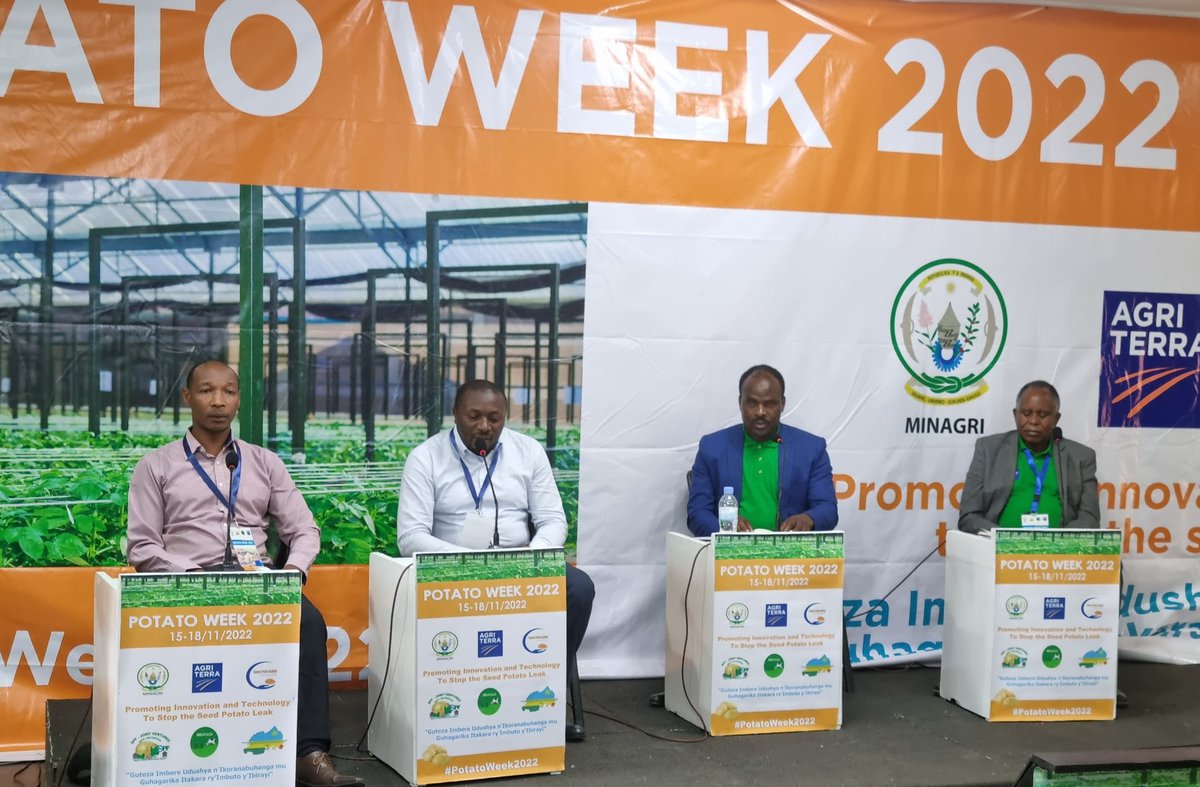 Participants from <a href="/Agriterra/">Agriterra</a>, <a href="/ImbaragaO/">Rwanda Farmers Organization "IMBARAGA "</a>, <a href="/spf_ikigega/">SPF-Ikigega</a>, and <a href="/isabu_officiel/">ISABU</a> were among the panel on "transborder trade", which conveyed interesting ideas on the role of each of Rwanda's neighboring countries to bring about safe and systematic potato trading.
#potatoweek 2022