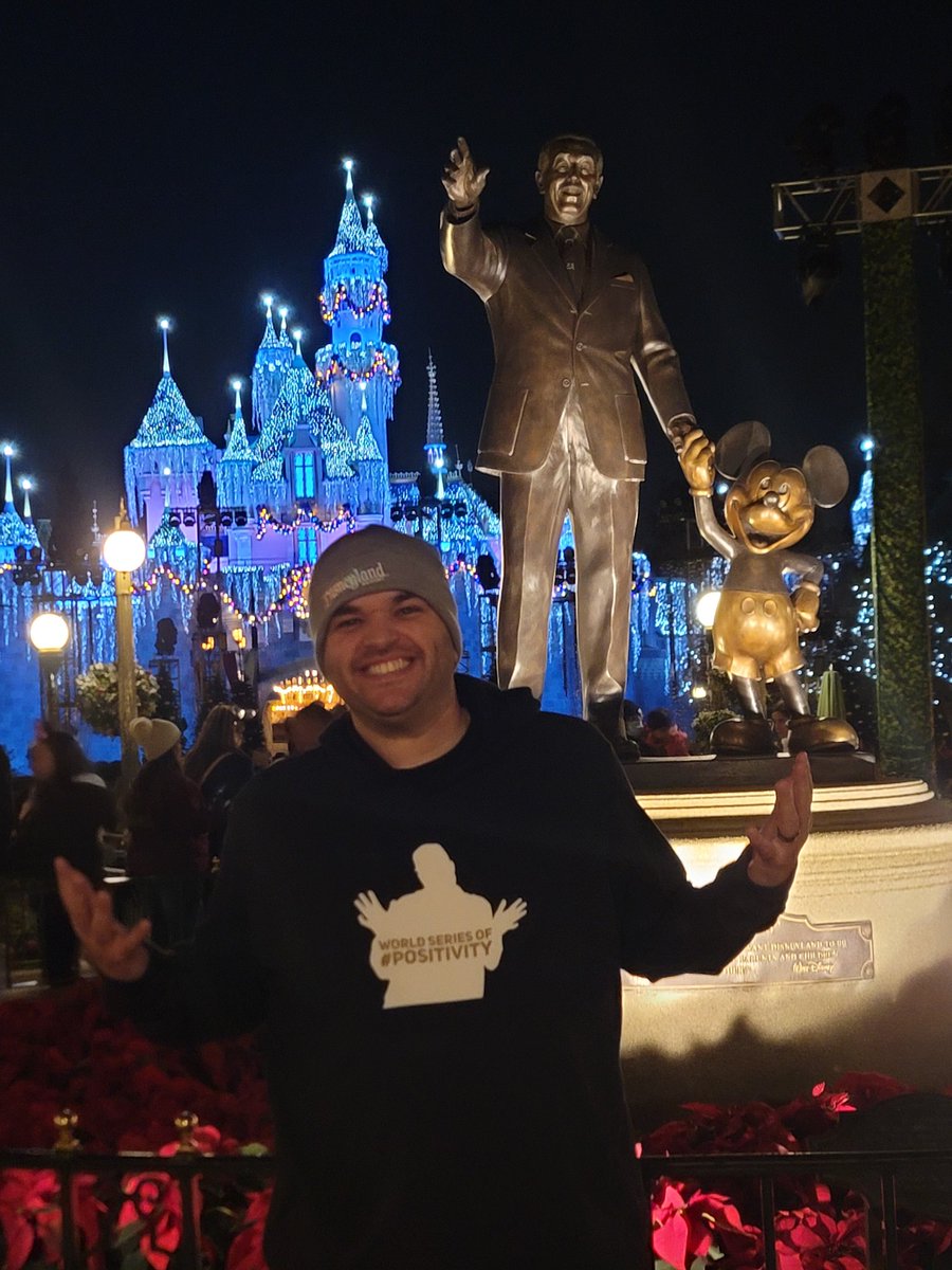 theb52bomber's tweet photo. @BradMarchantNFT I'll doxx, too, then. #IRL #Behappy #notVR #veve #Disney #positivity #philhellmuth #spreadthepositivity
#pokerlegends #LionsDen #PokerGO #Allin https://t.co/QPDYYufmCr