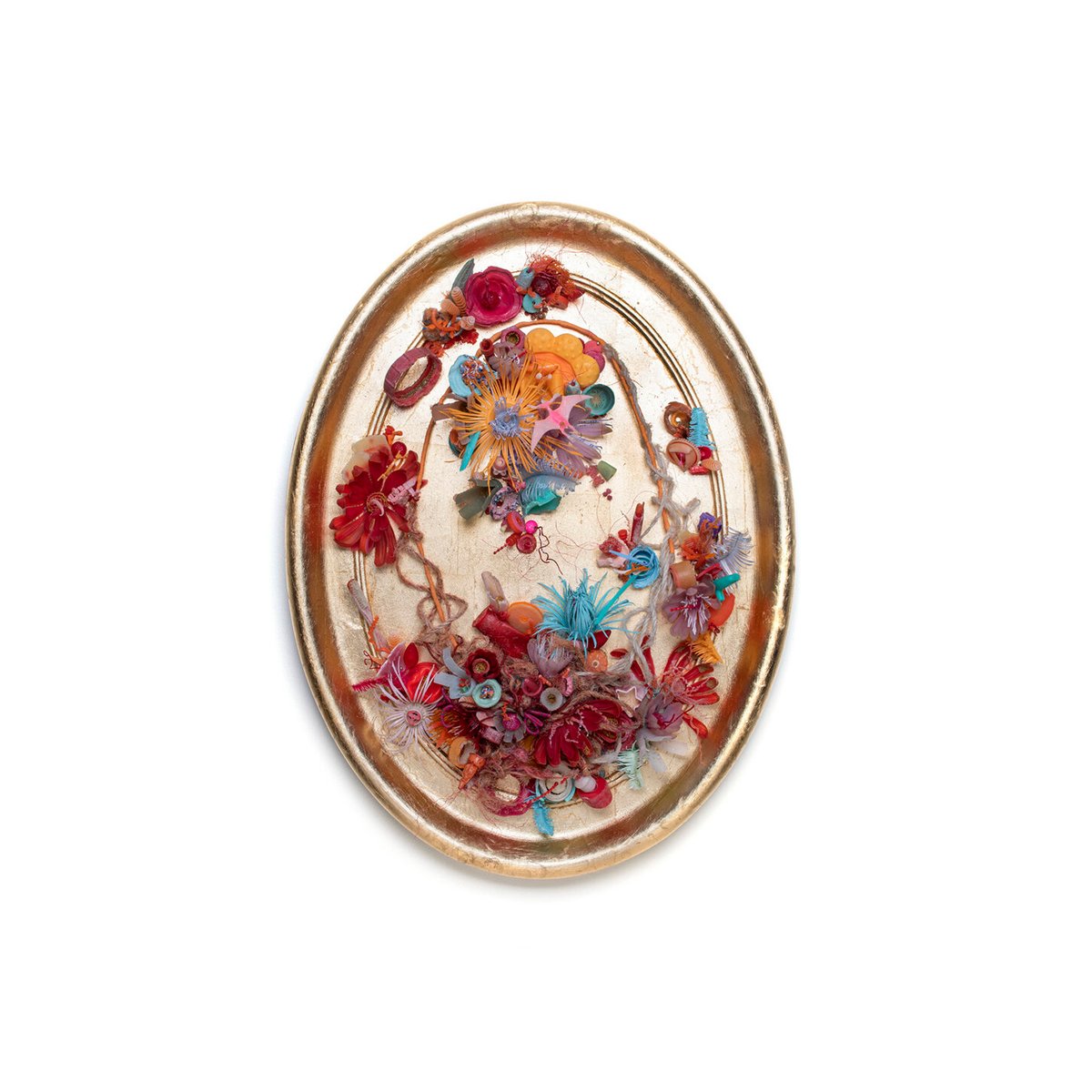 "The Maker’s Mark" includes works from artists who are carrying the torch for contemporary art jewellery. Come see the show during our new gallery hrs of Wed to Sat from 12-5PM.

Pictured here is "Bouquet of Detritus" by Bridget Catchpole (2021). More at burrardarts.org/exhibit/the-ma…