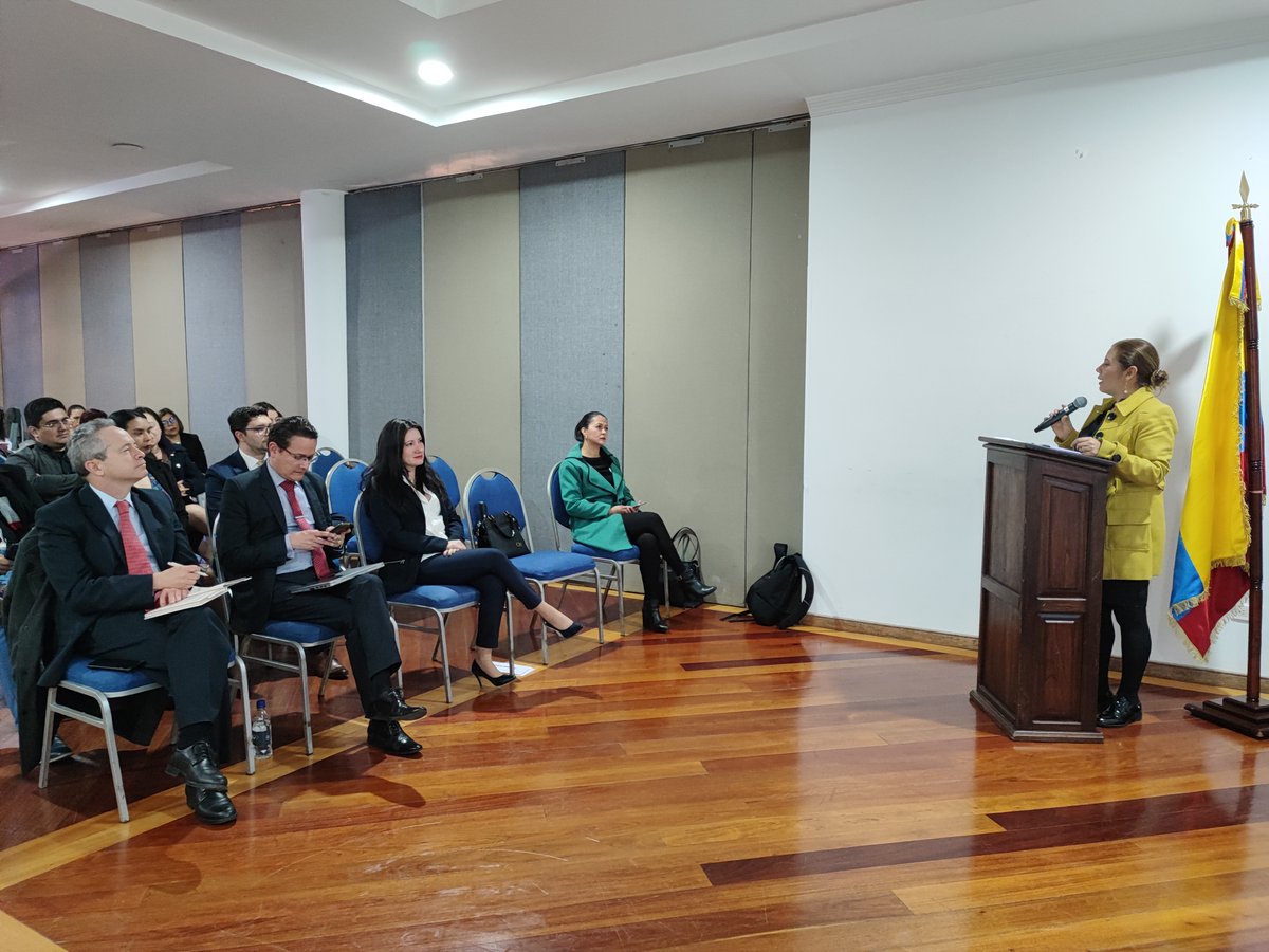 LaIberoU_'s tweet photo. ¡Vivimos el Encuentro de Egresados de la Facultad de Ciencias Humanas y Sociales!🙌
Los invitados recibieron la charla “Comunicación asertiva y efectiva: estrategias para el contexto laboral”, dictada por la psicóloga Diana Rocío Sánchez.
#IBEROSinBarreras #EgresadosIBERO https://t.co/UxTlZOiEeg