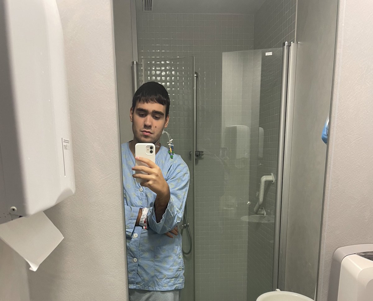 pedroseiijas's tweet photo. 3 semanas en el hospital y ya no puedo mas 😤 https://t.co/GQPrqDGz7N