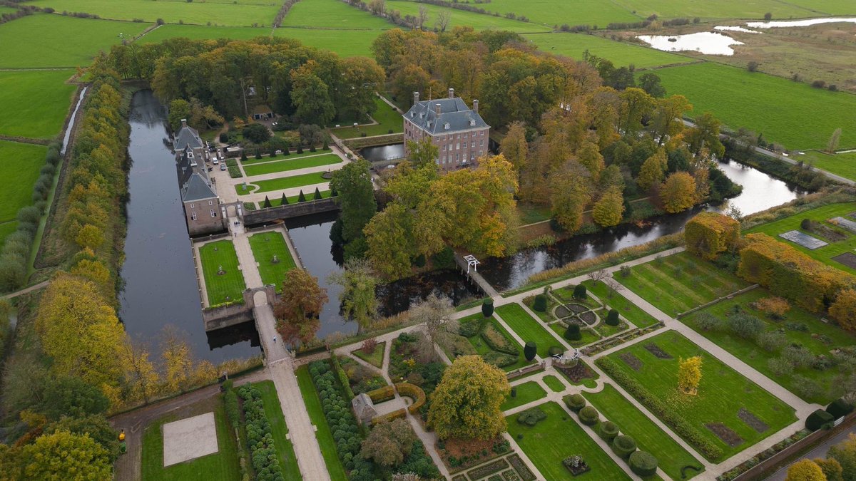 RebergenA's tweet photo. Het Kasteel Amerongen november 2022... https://t.co/763lrozeAY
