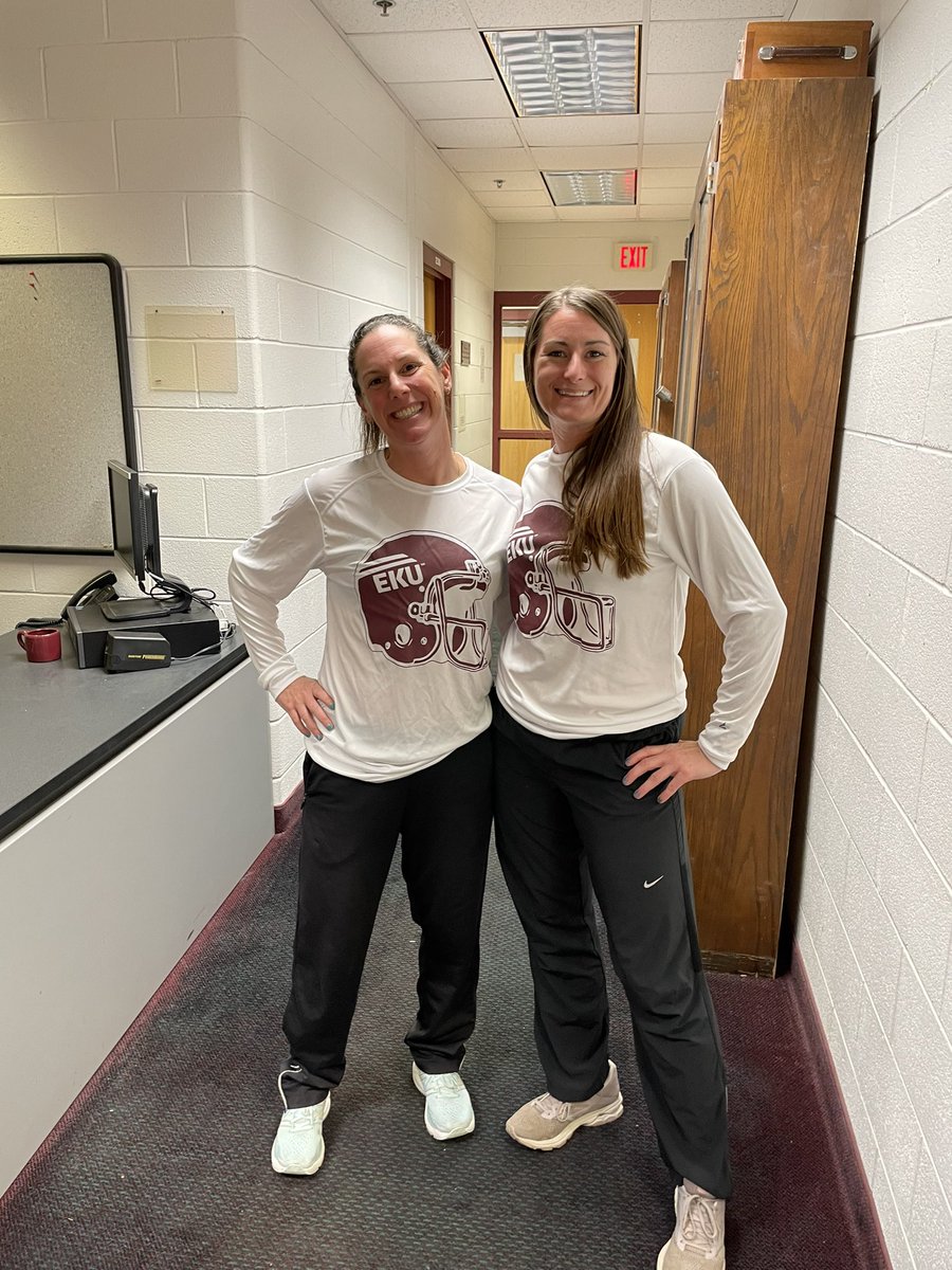 AnnetteMonk9's tweet photo. Twinning! Who wore it better, faculty (in white/black) or students (in maroon/black)? #EKU @EKU_CHS @EKU_ESS @ekuatp https://t.co/rhxLofD7x7