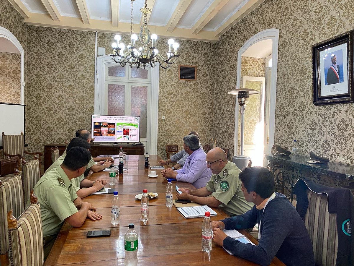 📌 [AHORA] El DPR Fabio López, junto al Jefe de la VI Zona de Carabineros, General Max Jiménez Fleming, encabezan reunión de seguridad para abordar análisis delictual y efectuar coordinaciones conjuntas para la próxima implementación del “Plan Verano Seguro” #Seguimos 🇨🇱💪