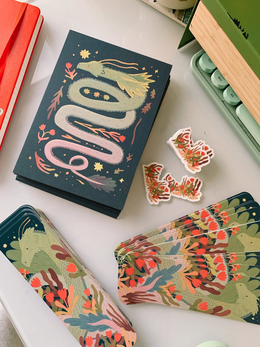 bykatiemai's tweet photo. november rewards are ready to be packed! 🐉 https://t.co/zOuQHECmRb https://t.co/8fmNB1dg6O