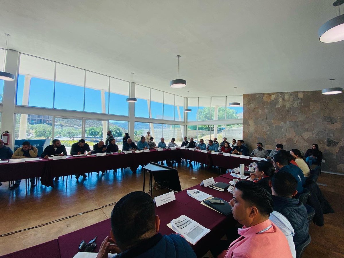 SAMA_Zac's tweet photo. La comisión de Regulación llevó a cabo la décima primera reunión #CORESE para dar seguimiento a los programas federalizados, encabezado por la titular @susirodriguezm y el Dir. Local de @ConaguaZac , Víctor Manuel Reyes Rodríguez. #JuntosSíPodemos https://t.co/xkQCBvXmpy