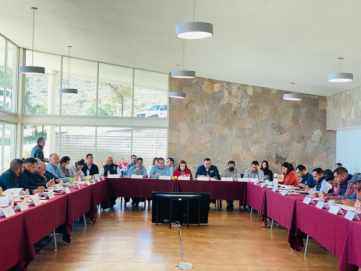 SAMA_Zac's tweet photo. La comisión de Regulación llevó a cabo la décima primera reunión #CORESE para dar seguimiento a los programas federalizados, encabezado por la titular @susirodriguezm y el Dir. Local de @ConaguaZac , Víctor Manuel Reyes Rodríguez. #JuntosSíPodemos https://t.co/xkQCBvXmpy