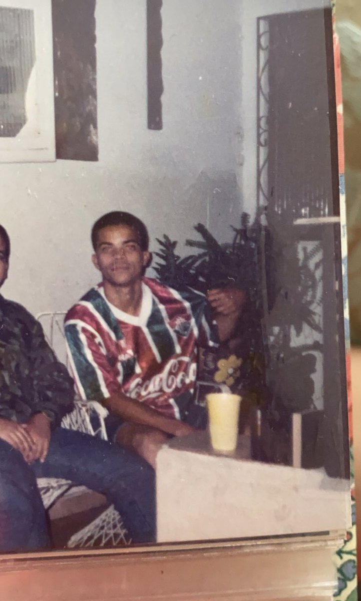 CunhaLettt's tweet photo. A inalcançável meta que é minha mãe e meu pai nos anos 90. https://t.co/2qwN4tgMRw