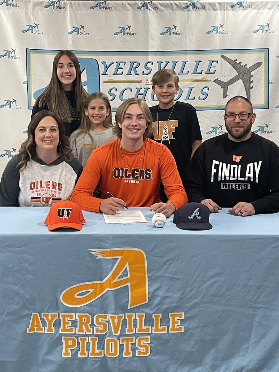 2023B_Hauey's tweet photo. Thank you to my mom, dad and my brother and sisters for all the support throughout the years. Thank you to all my coaches for pushing me to be better!  So excited to be a @UF_Baseball_ Oiler!  @mpalm7 @Coach_Merriman @CoachMaag21 @GregNartker https://t.co/QO4v3VP4XG
