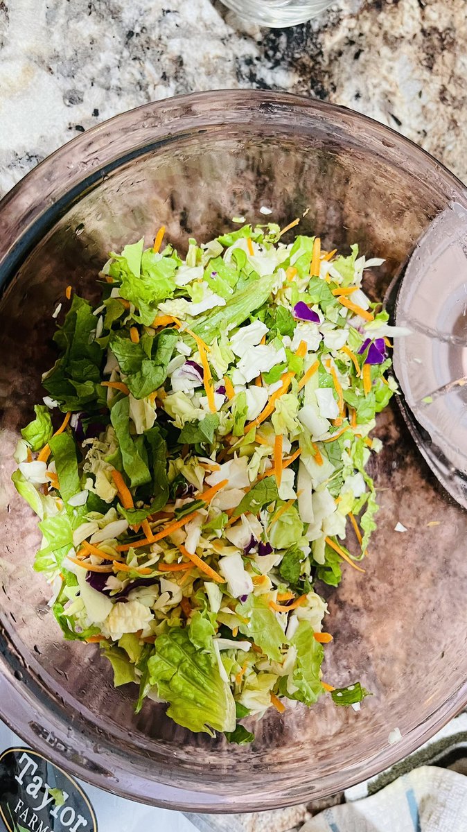 christelle_d's tweet photo. @YourTaylorFarms just opened my bag of salad -NO mini bagel toasts or dressing :( What do I do to get refunded ??!! https://t.co/WHVOleZ5yV