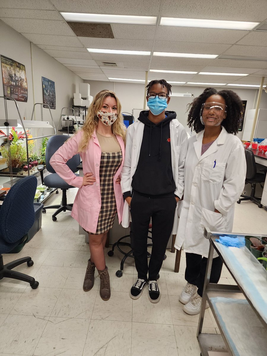 Keep them coming.  HL Trigg Community School @ecpps visited our department.  Toured 4 research labs🧫 (Microscopy 🔬; Environmental Sci🐟; Bioinformatics🧬; and Plant Molecular Biology🪴).  Great to have some of our undergrads helping. Thanks to Ms. Gregg 👍🏼 #ECSUVikingsScience 