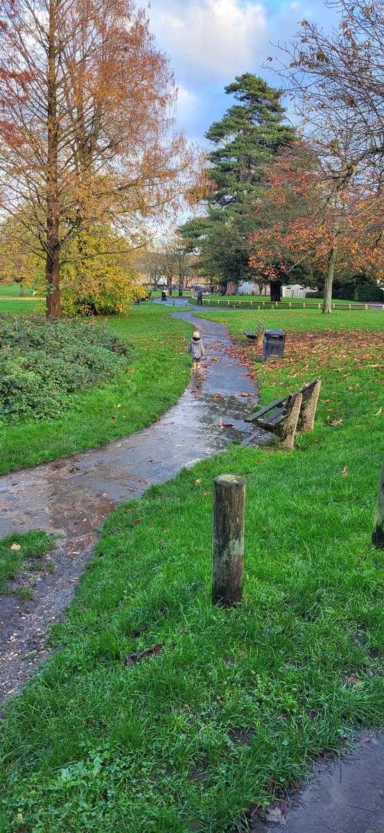 Ashy_the_Bear's tweet image. Testing out the new wellies 

#babyboy #puddlefun #wellies #newwwellies #outdoorfun