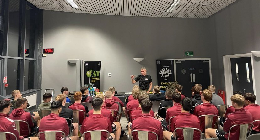 Cracking evening tonight with <a href="/WiganWarriorsRL/">Wigan Warriors 🍒⚪️</a> 16s Scholarship - great guys, educating the need to fuel correctly for both school &amp; rugby league, plus careers &amp; chat 👍 <a href="/TheRFL/">Rugby Football League</a> <a href="/RoyalMarines/">Royal Marines</a> <a href="/RoyalNavy/">Royal Navy</a>