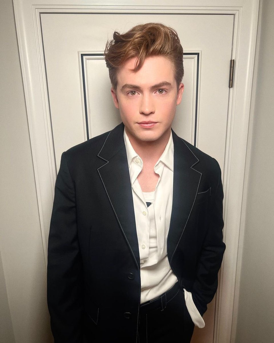 goldenheartvhes's tweet photo. kit connor x louis partridge WHEN I AM BEGGING YOU https://t.co/MQxV4sb1xW