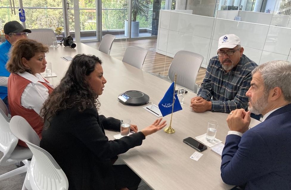 AdrianaUrrea_'s tweet photo. #UltimaHora El @sutnotimex se reunió hoy con el jefe de la Oficina de @OITMexico, Pedro Furtado de Oliveira, para pedir su intervención y restaurar el diálogo conciliatorio con autoridades y la dirección de @Notimex, y alcanzar una solución a la Huelga que hoy cumplió 1000 días. https://t.co/1pnaBhcBos
