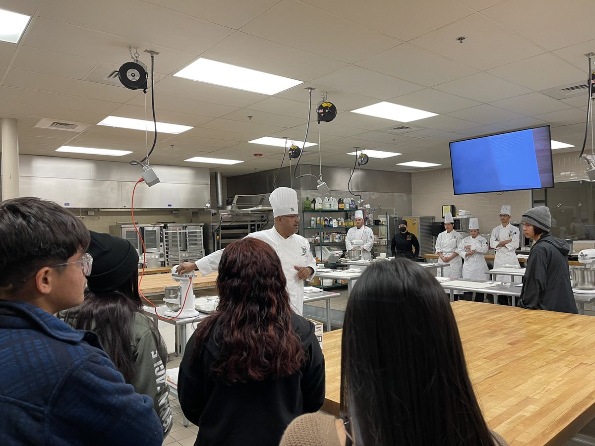 San Elizario HS Culinary Students put their learning into practice today at EPCC. Students toured the campus, spoke to actual students, and most importantly made some good food. Fun was definitely had. 

✨Thank You Chef Lugo and His Team✨

#SEHStheBest #SanEliNation