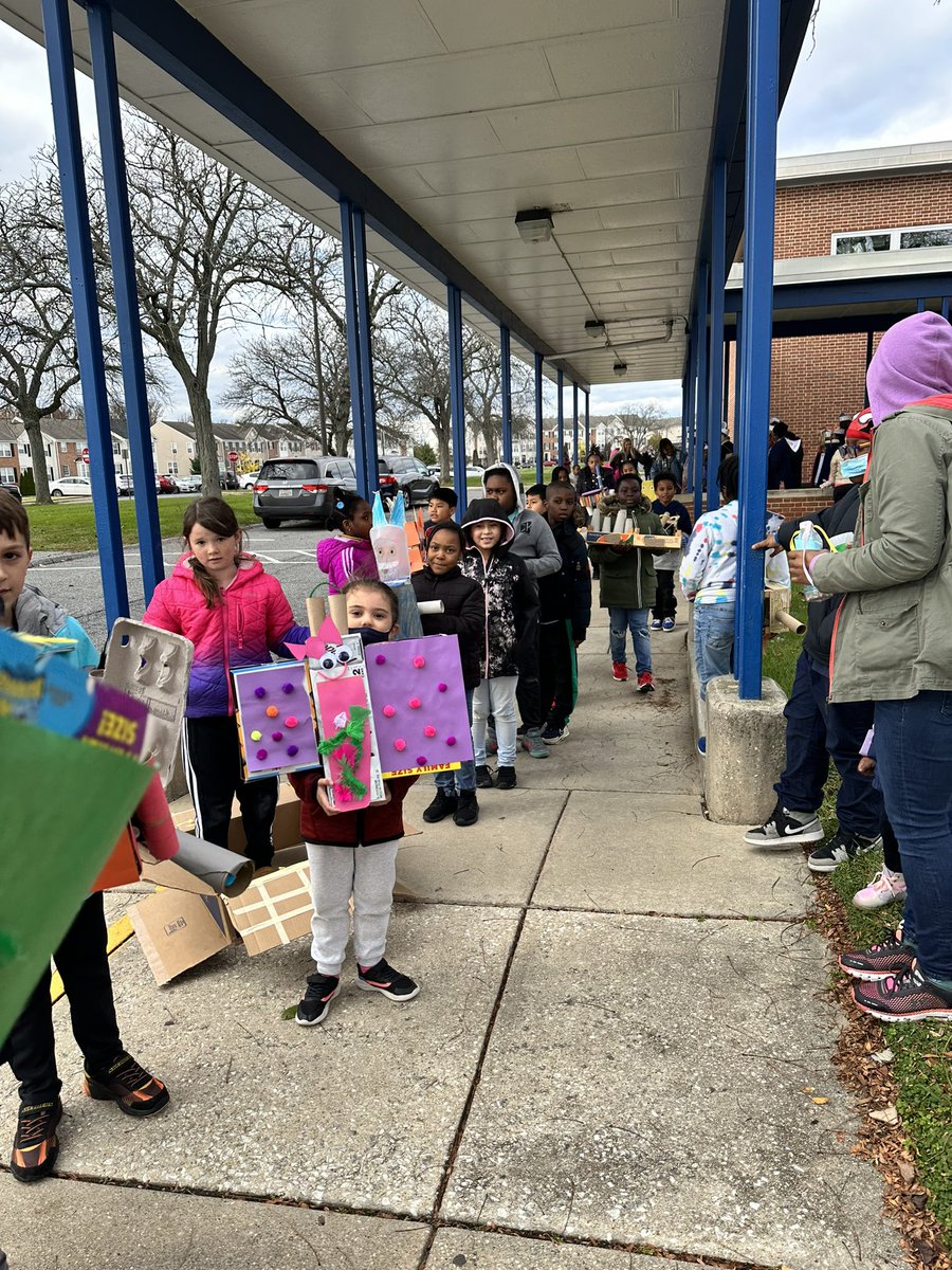 We had a wonderful Glenmar Giving Parade today! Our Ss are very creative. <a href="/GlenmarES/">Glenmar ES</a>