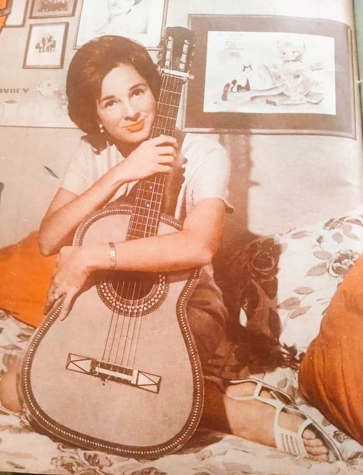 Viejostiempos9's tweet photo. Maria Pilar Larraín, directora de la Revista Ritmo #años60 #Chile #RevistaRitmo #nuevaola #musica https://t.co/iZ4eOB4O3Z