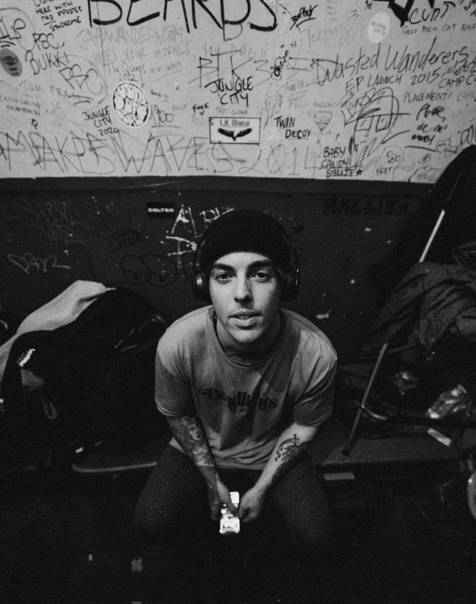 Mirrors AU tweet media