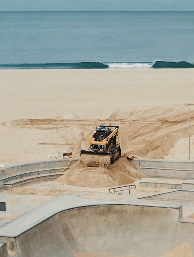 johnkartch's tweet photo. @ZubyMusic California cities using taxpayer dollars for bulldozers to dump sand in skate parks so people couldn’t skate https://t.co/Dim5MJlhXM