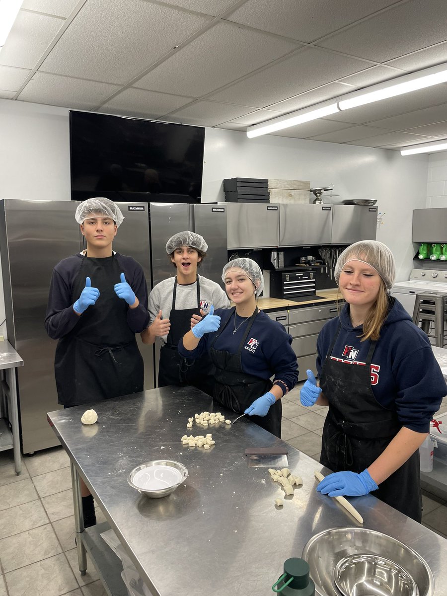 HolyNamesCHS's tweet photo. Mr.Spadafora’s class cooking up a storm!! They made gnocchi and more delicious foods!  Way to go! Life is FULL OF PASTA-bilities! 🍝 @WECDSB https://t.co/WbWzYTWSI2