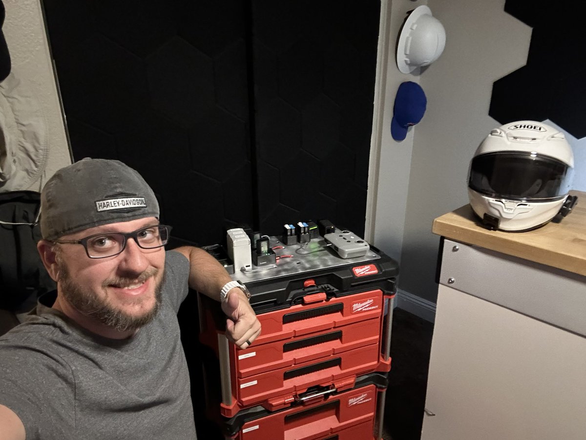 gears_gadgets's tweet photo. Always been inspired by @Casey Neistat’s NYC studio organization (also so happy to see him creating in that space again). ANYWAY.. now introducing my new CREATOR CART!!! I made an aluminum top to dissipate any heat that may build from the usb hub beneath. https://t.co/DqeKpE4SsI