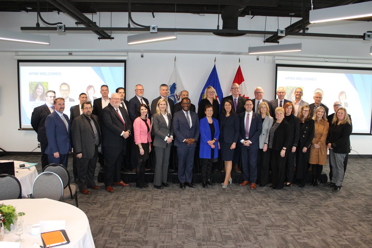 AbPostSec's tweet image. It was great to host Premier @ABDanielleSmith so early in her leadership. Great conversation about how #abpse can play an important role in healthcare, jobs and the economy. @MacEwanU 

#abpse #abpoli #ableg #APSN #Yeg #abpostsec