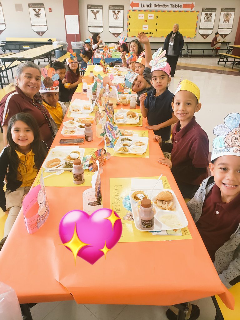 CapistranoES's tweet photo. Thankful for students, parents, teachers, staff & a community that celebrates family & blessings! 🦃💙👨👩👧👧 #THEDISTRICT @YsletaISD
#CapistranoStrong https://t.co/xzlcrqR12u