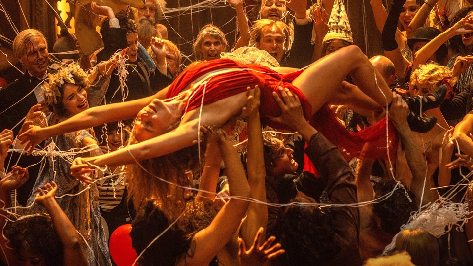 ErikDavis's tweet image. Just watched #Babylon - definitely Damien Chazelle’s most ambitious film. A BIG sprawling spectacle that is at times utterly chaotic &amp;amp; unhinged, but also intimate &amp;amp; introspective. So many incredible shots in this. When it moves, it MOVES. Your heart races. I love that about it