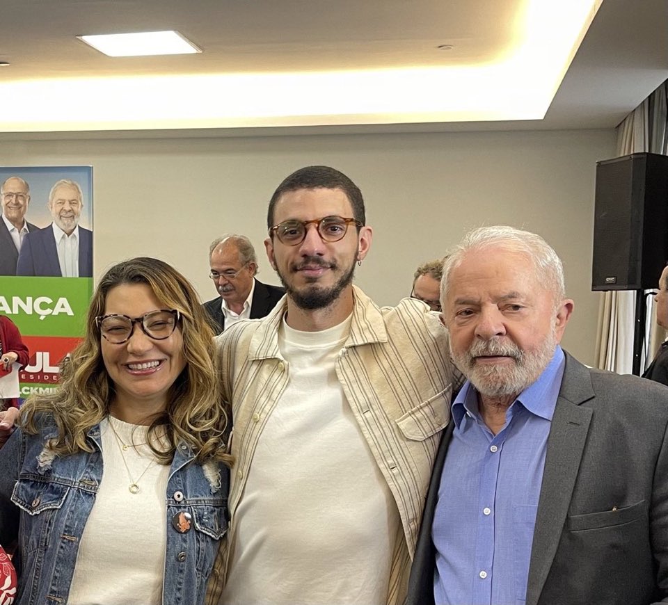 Oi <a href="/LulaOficial/">Lula</a> e <a href="/JanjaLula/">Janja Lula Silva</a>, 

Esse fio é para vocês lerem com calma e refletirem o meu pedido! 🥹💕

E aos leitores, por favor leiam e deem RT/curtidas para que isso chegue a eles. 

Se você acredita no Brasil feliz, me ajude nisso! 😩