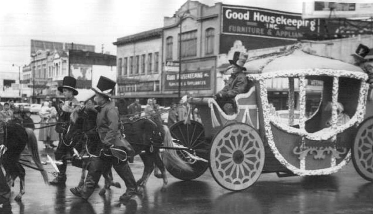 SalemHLC's tweet photo. Salem Main Street Association is bringing back a holiday parade to downtown Salem at 6 p.m. Saturday, Nov. 26. For information, go to https://t.co/a64zuu75cc...  (Photo is from the Nov. 26, 1955, children's Christmas parade in downtown Salem.) https://t.co/7DWn1xEDze